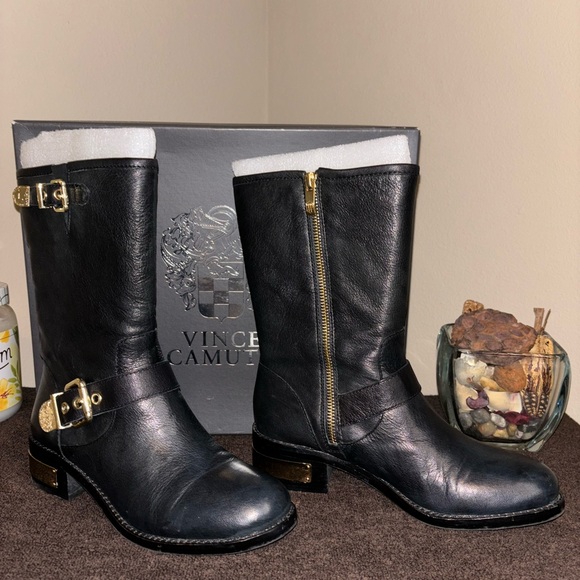 Black boots; gold hardware w/inside zipper; very nice & comfortable. - Picture 1 of 15